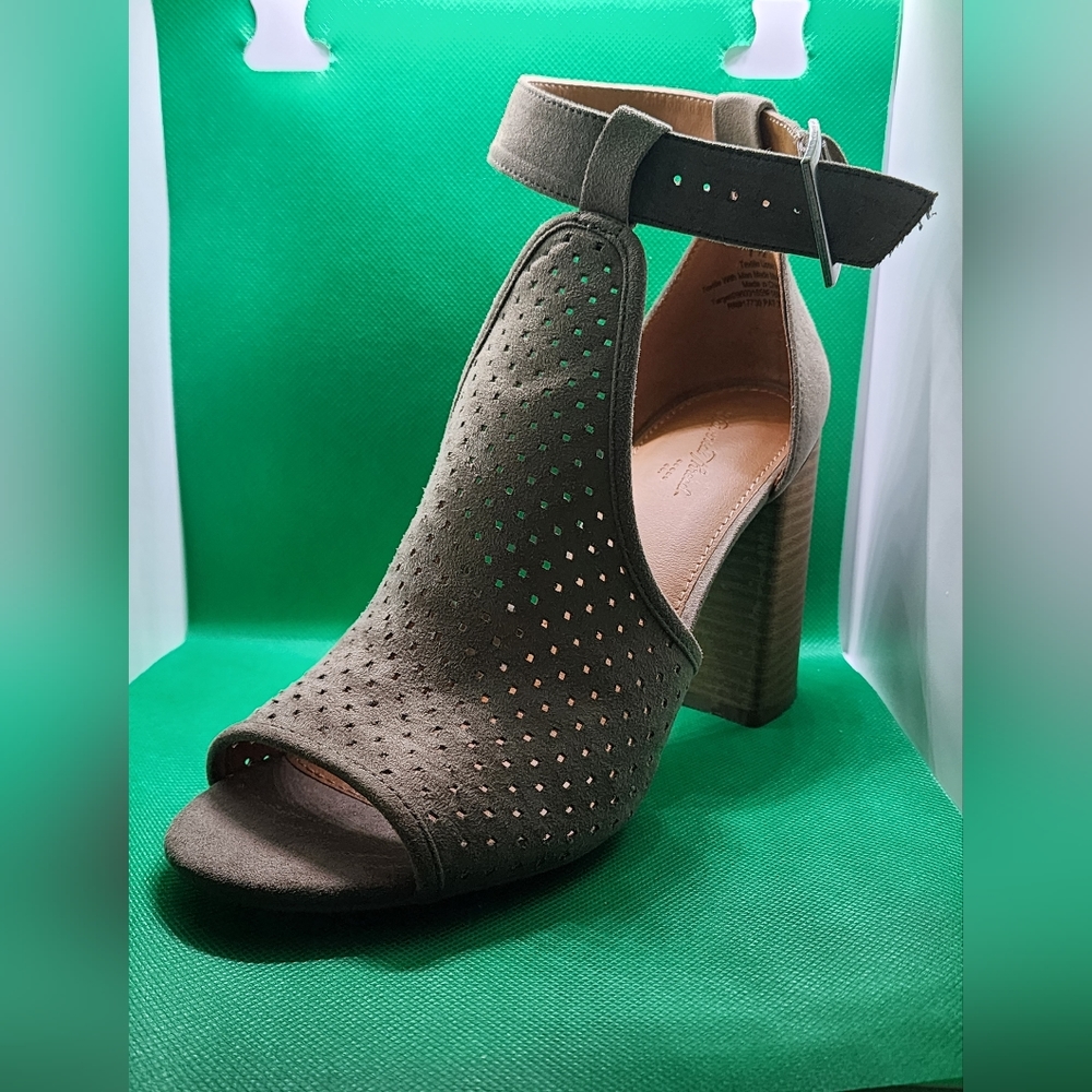 Universal Thread Heels